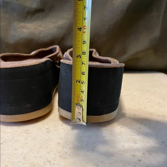 The Kai-Kai Thong Wedge Sandals Brown Suede Missing Few Metal Studs Women 7 USED - Picture 6 of 11